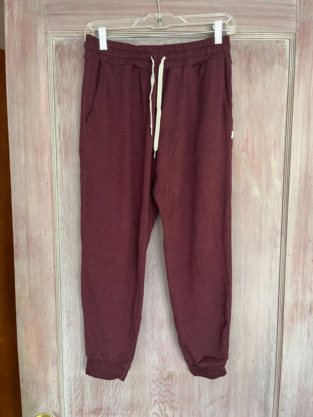Vuori The Rise the Shine eggplant jogger with Logo Patch S